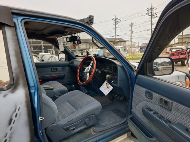 1995 Toyota Hilux JDM car for sale — photo 9 of 13