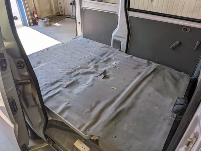2001 Mitsubishi Minicab JDM car for sale — photo 13 of 23