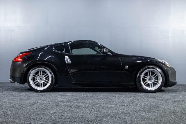 2009 Nissan Fairlady Z JDM car for sale — photo 11 of 18