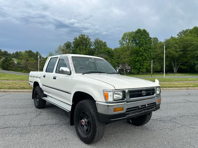 1992 Toyota Hilux JDM car for sale — photo 9 of 20
