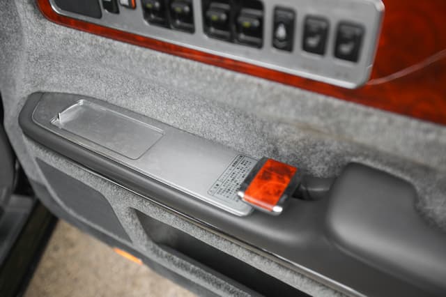 Toyota Century JDM car for sale — photo 10 of 25
