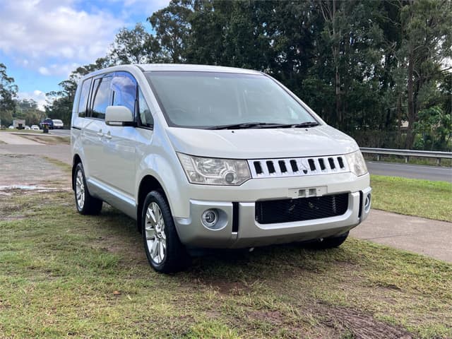 2007 Mitsubishi Delica JDM car for sale — photo 3 of 16