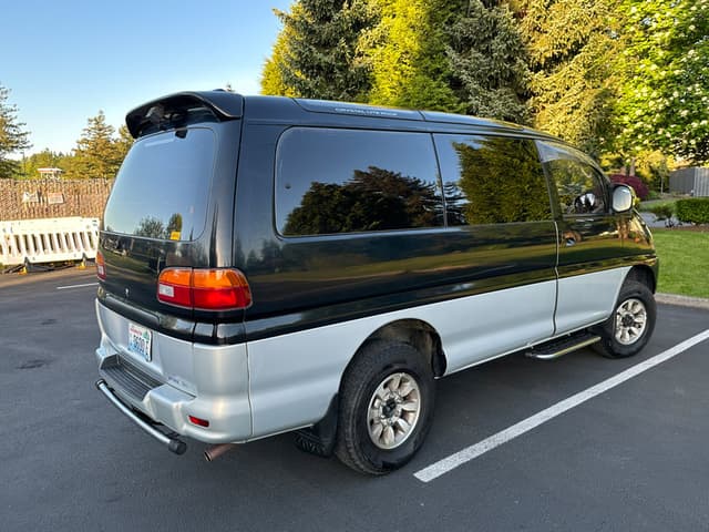 1994 Mitsubishi Delica JDM car for sale — photo 7 of 22