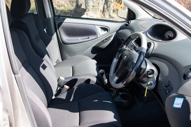 2001 Toyota Vitz JDM car for sale — photo 9 of 15
