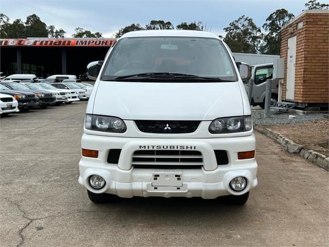 2004 Mitsubishi Delica JDM car for sale — photo 2 of 16