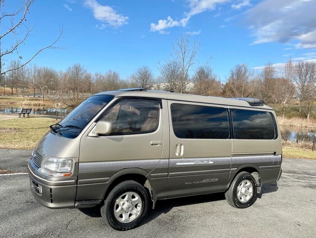 1996 Toyota HiAce JDM car for sale — photo 2 of 10