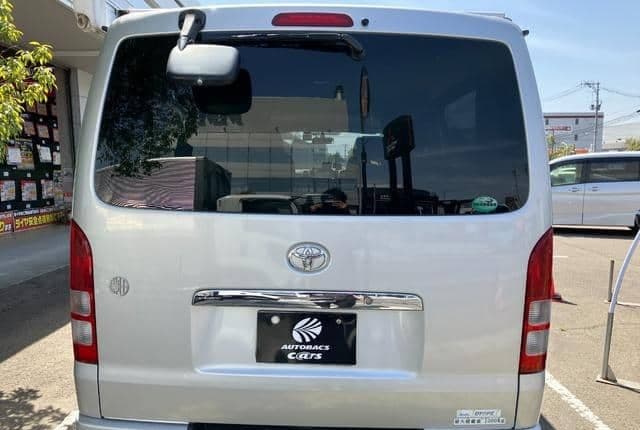 2011 Toyota HiAce JDM car for sale — photo 6 of 19