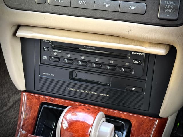1999 Toyota Crown JDM car for sale — photo 17 of 25
