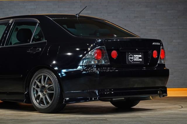 2002 Toyota Altezza JDM car for sale — photo 17 of 25