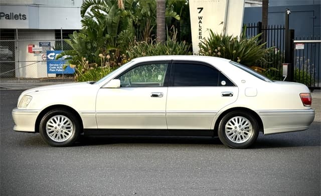 1999 Toyota Crown JDM car for sale — photo 5 of 25