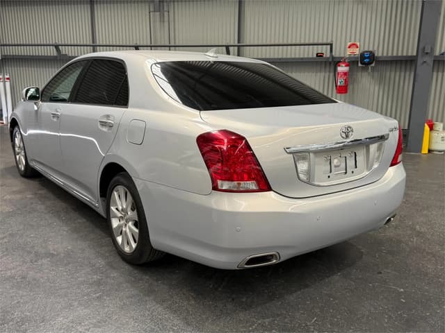 2010 Toyota Crown JDM car for sale — photo 2 of 25