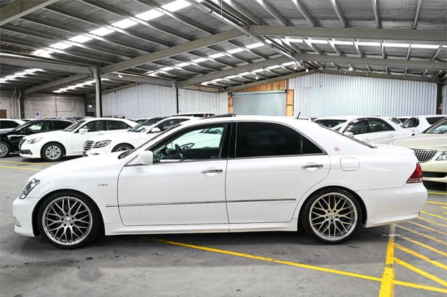 2007 Toyota Crown JDM car for sale — photo 7 of 25