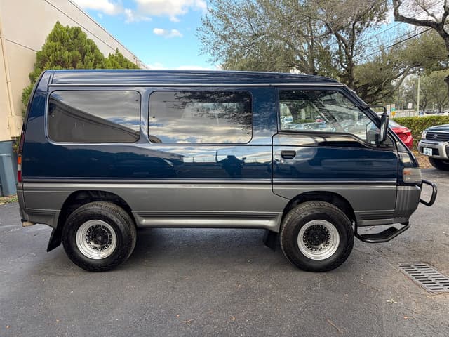1996 Mitsubishi Delica JDM car for sale — photo 8 of 24
