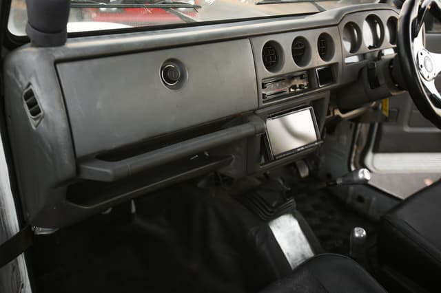 1998 Suzuki Jimny JDM car for sale — photo 4 of 25