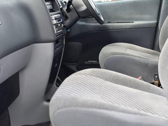 1996 Toyota Granvia JDM car for sale — photo 11 of 23