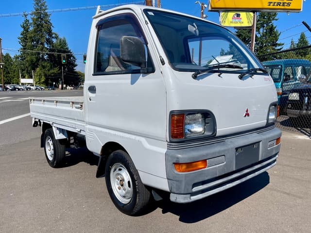 1994 Mitsubishi Minicab JDM car for sale — photo 2 of 25