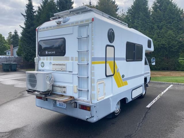 1992 Mitsubishi Delica JDM car for sale — photo 7 of 25