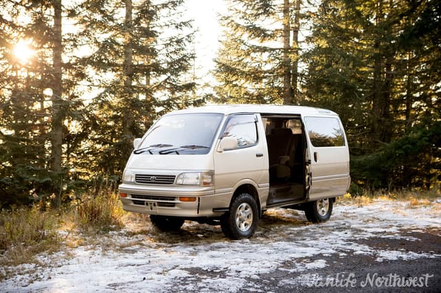1995 Toyota HiAce JDM car for sale — photo 10 of 25