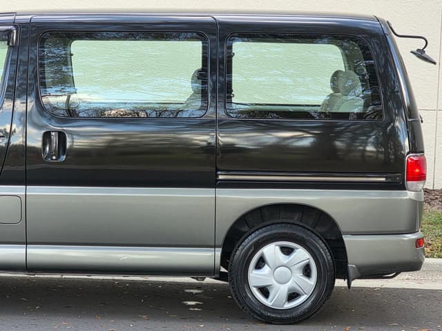 1998 Toyota Regius JDM car for sale — photo 19 of 22