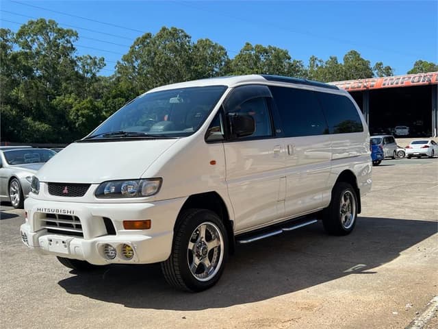 2001 Mitsubishi Delica JDM car for sale — photo 10 of 17