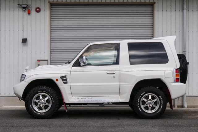 1997 Mitsubishi Pajero JDM car for sale — photo 4 of 25