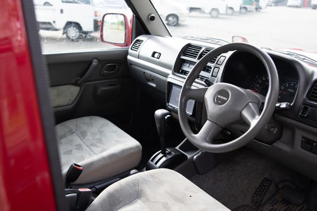 1998 Suzuki Jimny JDM car for sale — photo 9 of 13