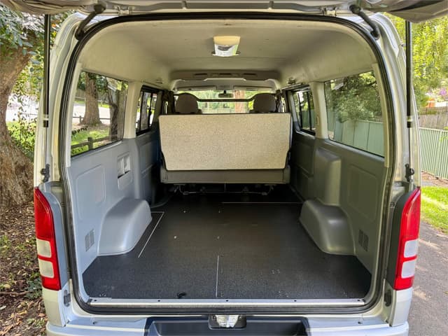 2007 Toyota HiAce JDM car for sale — photo 12 of 25