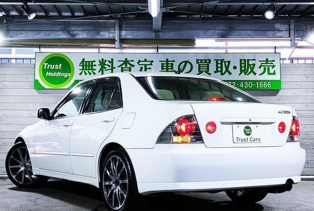 2002 Toyota Altezza JDM car for sale — photo 4 of 24