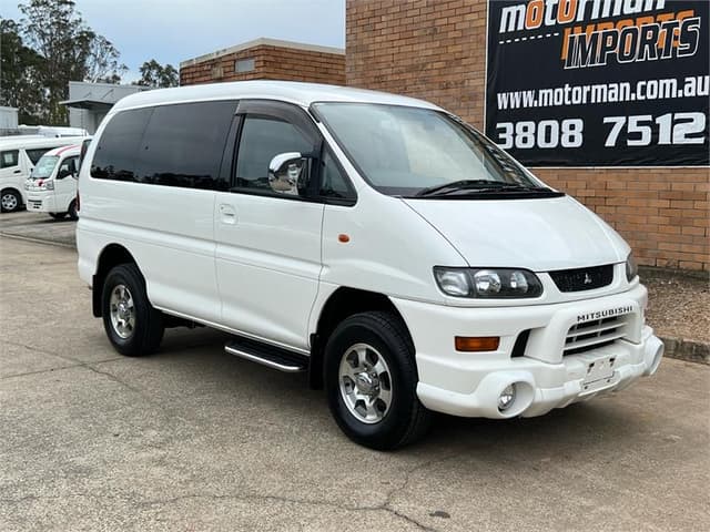 2004 Mitsubishi Delica JDM car for sale — photo 4 of 16