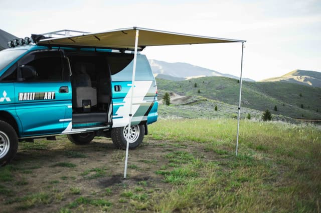 1997 Mitsubishi Delica JDM car for sale — photo 11 of 25