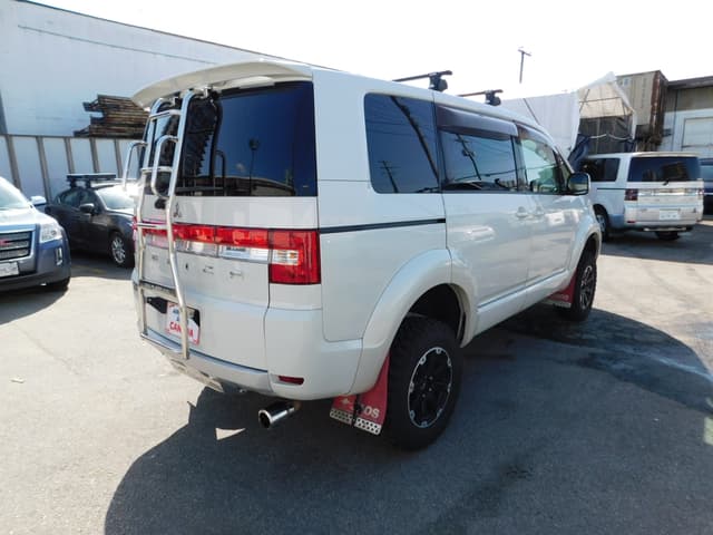 2007 Mitsubishi Delica JDM car for sale — photo 2 of 7