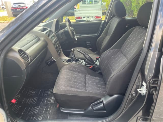 1999 Toyota Altezza JDM car for sale — photo 13 of 17
