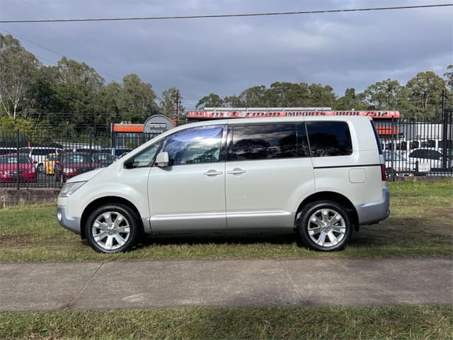 2007 Mitsubishi Delica JDM car for sale — photo 9 of 16