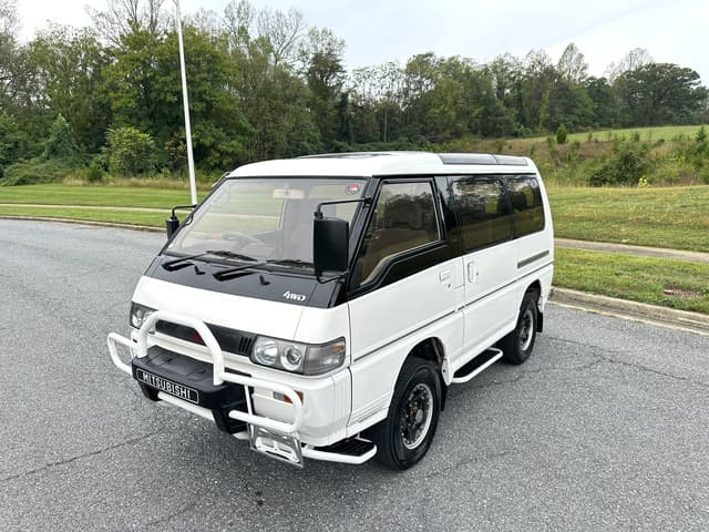 1991 Mitsubishi Delica JDM car for sale — photo 2 of 20
