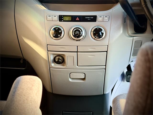 2003 Toyota Voxy JDM car for sale — photo 22 of 25
