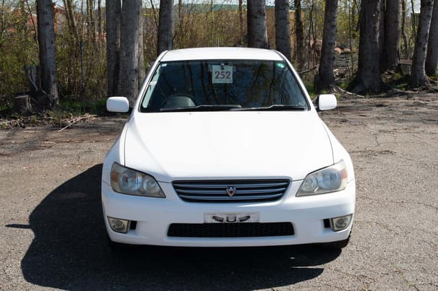 2001 Toyota Altezza JDM car for sale — photo 2 of 16