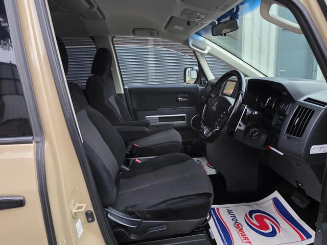 2009 Mitsubishi Delica JDM car for sale — photo 5 of 24