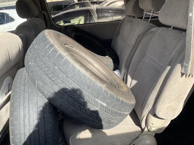 2001 Toyota Grand Hiace JDM car for sale — photo 9 of 12