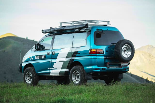 1997 Mitsubishi Delica JDM car for sale — photo 3 of 25