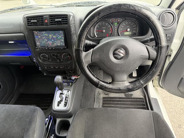 2008 Suzuki Jimny JDM car for sale — photo 10 of 17