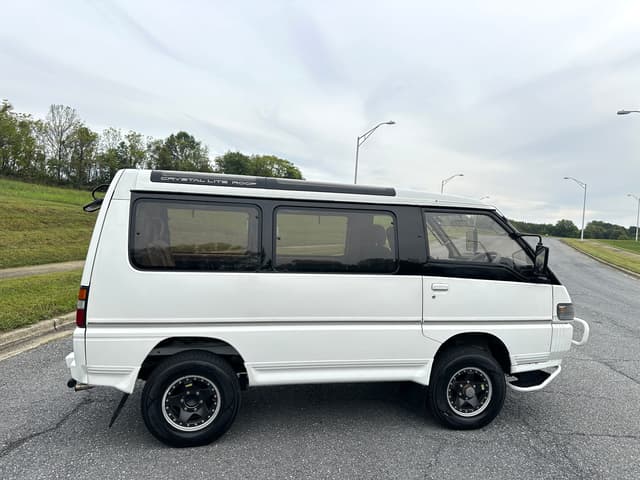 1991 Mitsubishi Delica JDM car for sale — photo 7 of 20