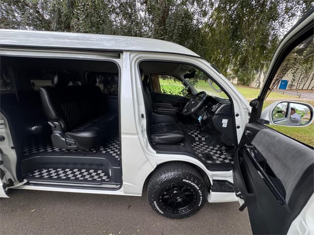 2010 Toyota HiAce JDM car for sale — photo 7 of 23