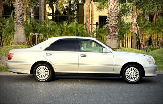 1999 Toyota Crown JDM car for sale — photo 4 of 25