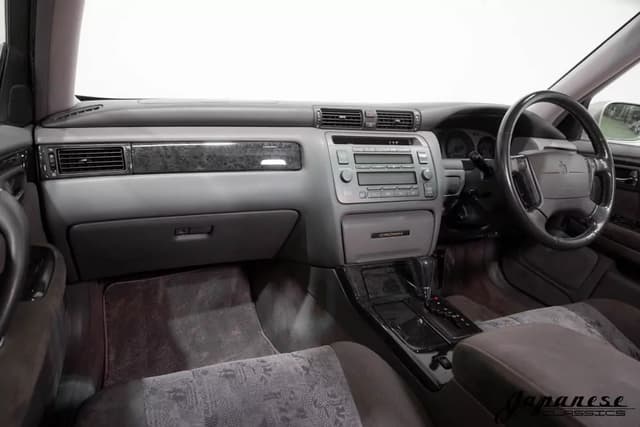 1998 Toyota Crown JDM car for sale — photo 9 of 25