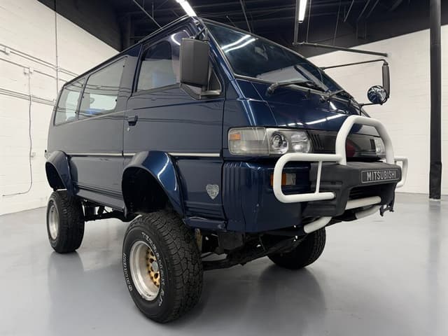 1993 Mitsubishi Delica JDM car for sale — photo 3 of 25