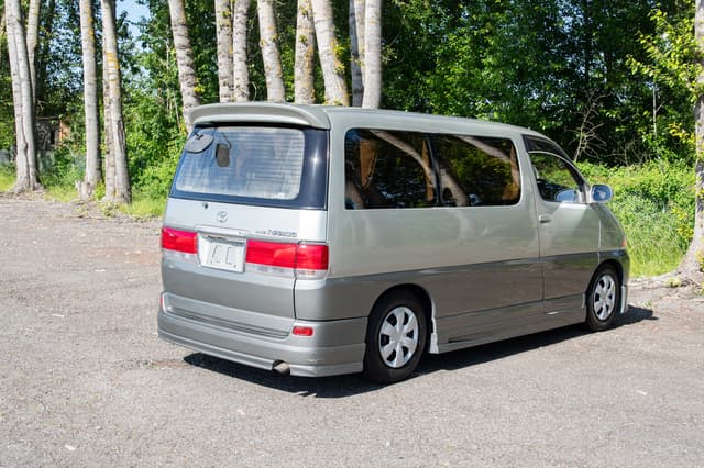 1997 Toyota Regius JDM car for sale — photo 5 of 15