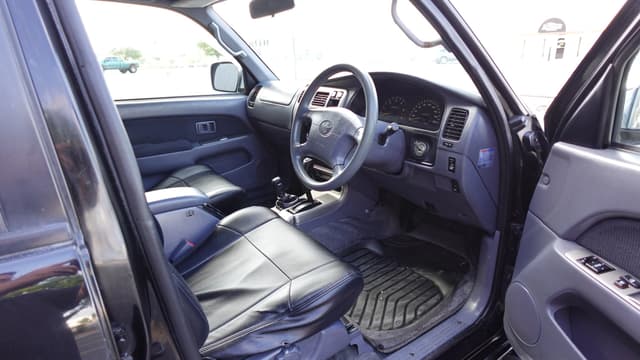 1998 Toyota Hilux Surf JDM car for sale — photo 13 of 16
