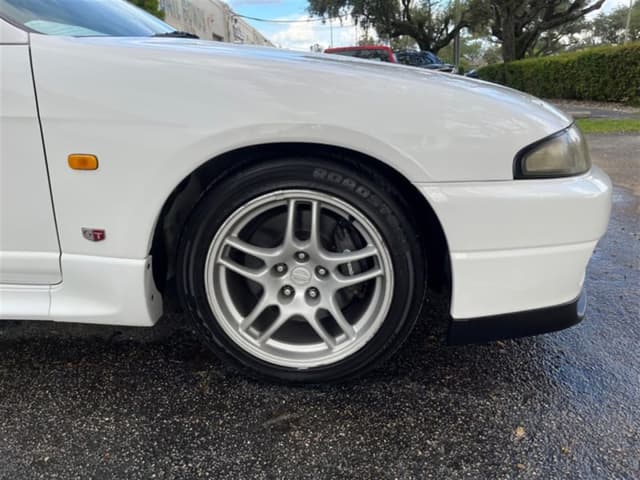 1995 Nissan Skyline JDM car for sale — photo 9 of 17