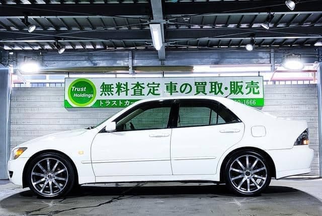 2002 Toyota Altezza JDM car for sale — photo 8 of 24