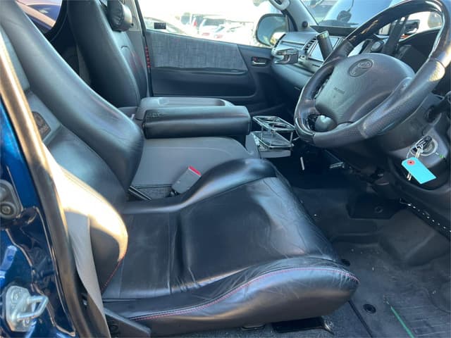 2005 Toyota HiAce JDM car for sale — photo 8 of 25